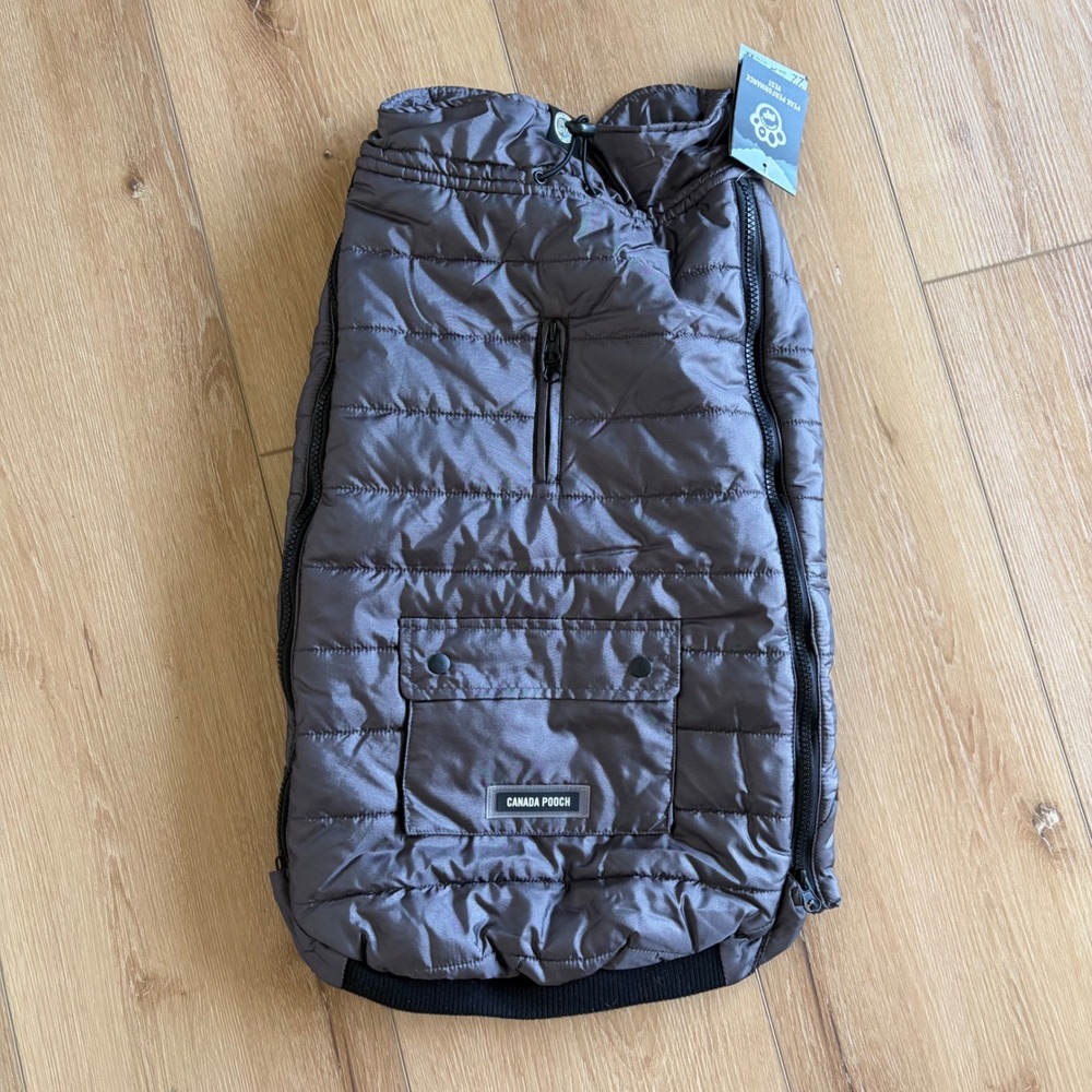 Canada Pooch Peak Performance Vest Dark Grey Quilted Dog Coat Size 22 NWT